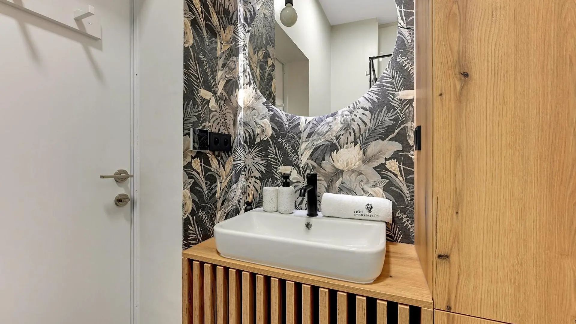 Lion Apartments - Azzuro Premium Loft With 2 Bedr Sopot 0*,  Poland
